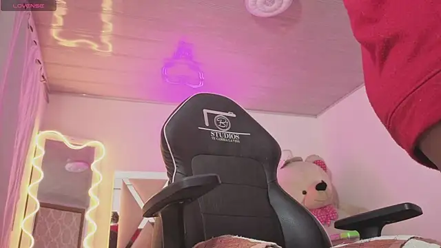 Snapshot of Laylafoxy_tay chatting on December 2025 03:40:02 AM Laylafoxy tay online show from December 2025 03:40:02 AM