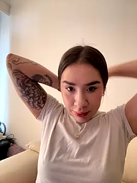 Im Valen Cute online show from November 2025 06:24:02 PM