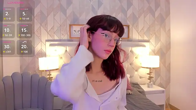 Snapshot of Nastya_Fantasy chatting on February 2025 07:19:02 PM Nastya Fantasy online show from February 2025 07:19:02 PM