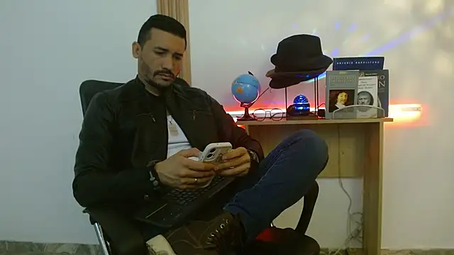 Reiko 85  online show from November 2025 02:43:01 PM