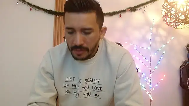 Reiko 85  online show from December 2025 01:03:02 PM