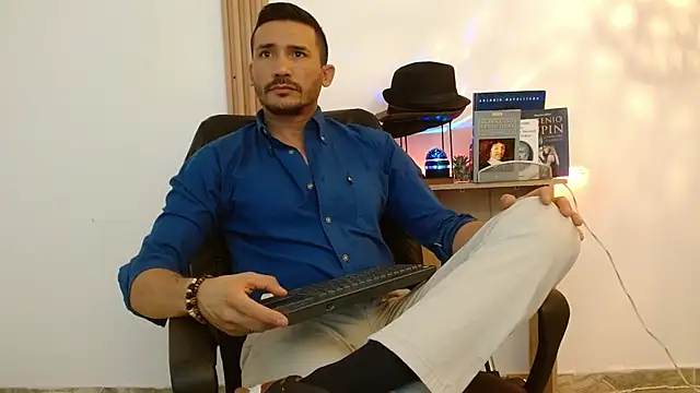 Reiko 85  online show from November 2025 02:54:02 PM