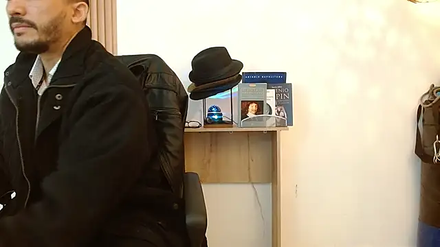 Reiko 85  online show from November 2025 02:40:02 PM