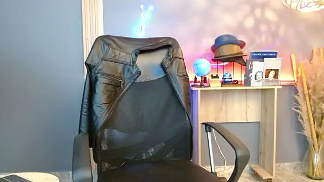 Reiko 85  online show from March 2026 02:40:01 PM