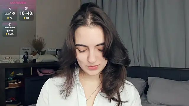 DracosMoon online show from December 2025 06:59:02 AM