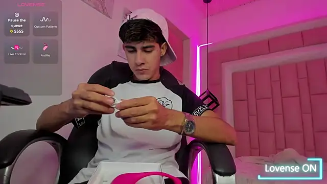 Dyla n18 online show from November 2025 02:54:01 PM