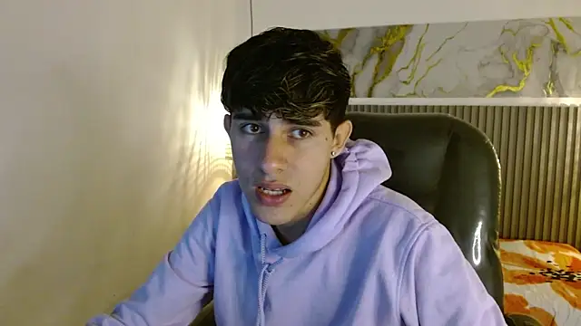 Dyla n18 online show from December 2025 06:35:02 PM