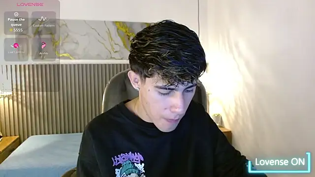 Dyla n18 online show from November 2025 07:30:02 PM