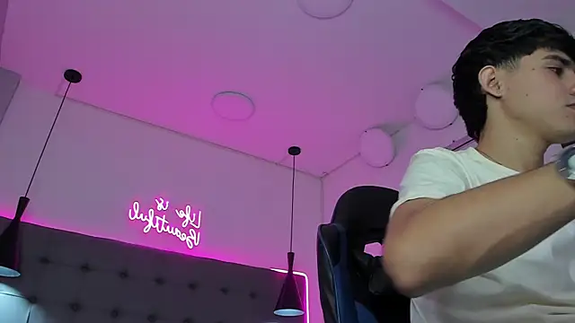 Dyla n18 online show from April 2026 02:23:01 PM