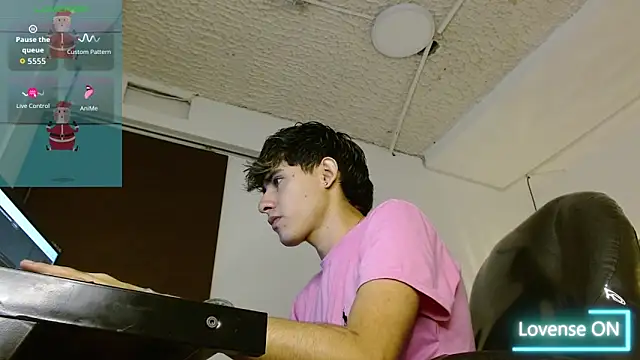 Snapshot of Dyla_n18 chatting on December 2025 08:00:01 PM Dyla n18 online show from December 2025 08:00:01 PM