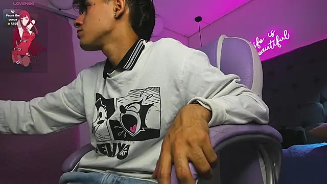 Dyla n18 online show from September 2025 10:04:02 PM