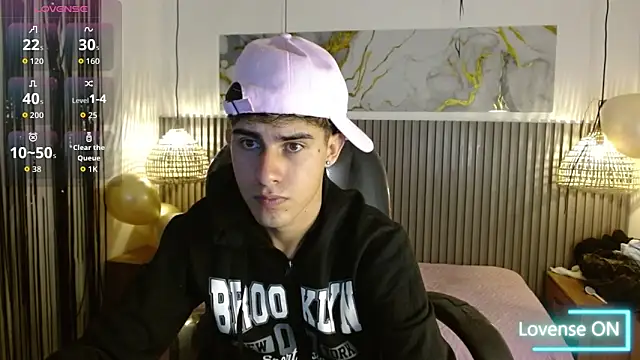 Dyla n18 online show from October 2025 10:11:01 PM