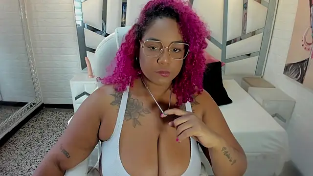 Snapshot of Just_Gissellex chatting on May 2026 01:31:02 PM Just Gissellex online show from May 2026 01:31:02 PM