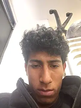 alexander32r online show from December 2025 03:05:01 PM