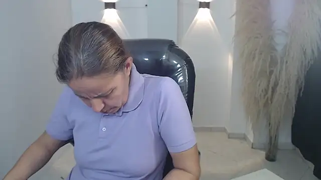 Milf karlye online show from December 2025 02:33:01 AM