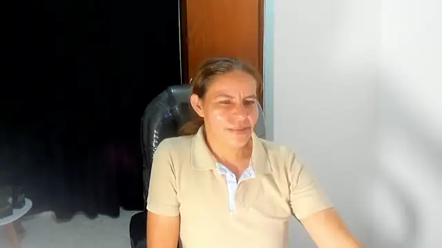 Snapshot of Milf_karlye chatting on November 2025 03:05:02 AM Milf karlye online show from November 2025 03:05:02 AM