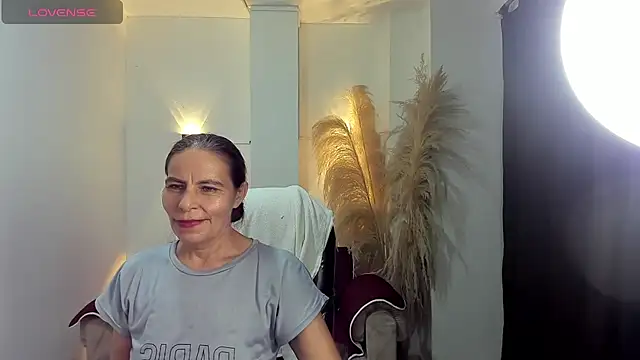 Snapshot of Milf_karlye chatting on June 2026 03:34:01 AM Milf karlye online show from June 2026 03:34:01 AM
