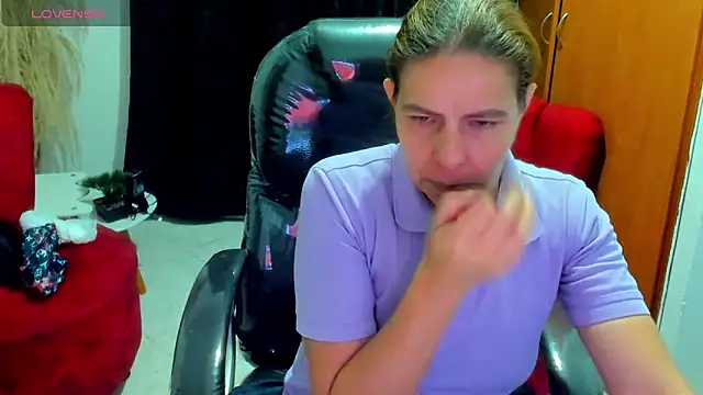 Snapshot of Milf_karlye chatting on November 2025 02:00:02 AM Milf karlye online show from November 2025 02:00:02 AM