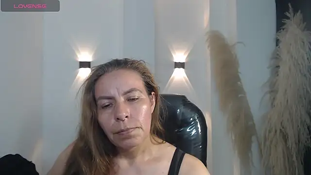 Snapshot of Milf_karlye chatting on December 2025 02:12:02 AM Milf karlye online show from December 2025 02:12:02 AM