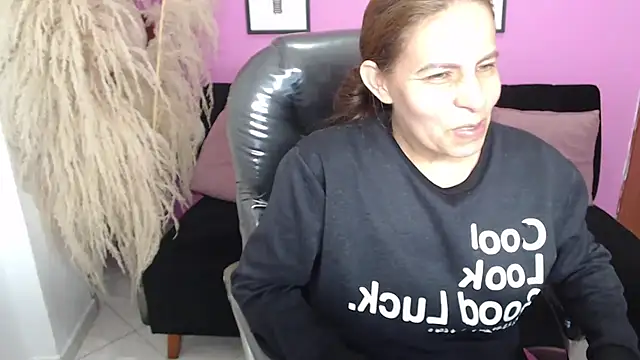 Snapshot of Milf_karlye chatting on September 2025 02:17:01 AM Milf karlye online show from September 2025 02:17:01 AM