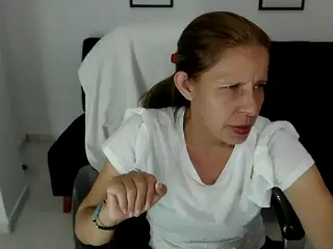 Snapshot of Milf_karlye chatting on February 2025 05:26:02 AM Milf karlye online show from February 2025 05:26:02 AM