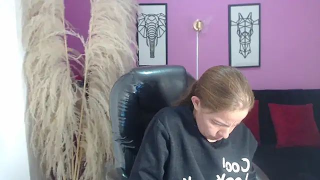 Snapshot of Milf_karlye chatting on September 2025 02:21:02 AM Milf karlye online show from September 2025 02:21:02 AM