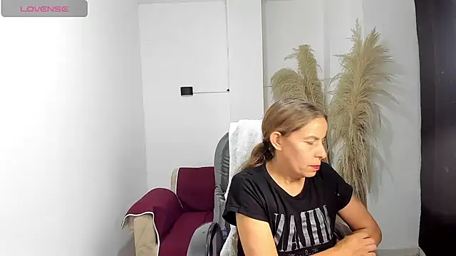 Snapshot of Milf_karlye chatting on June 2026 03:06:02 AM Milf karlye online show from June 2026 03:06:02 AM