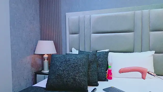 MonserratPeters online show from November 2025 07:36:02 PM