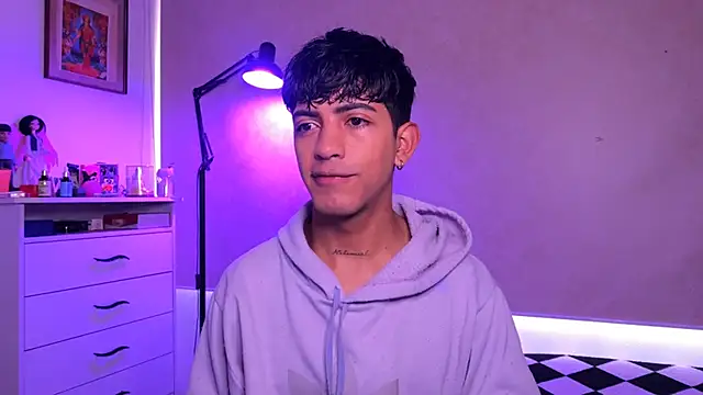 teobowny  online show from October 2025 01:23:01 PM