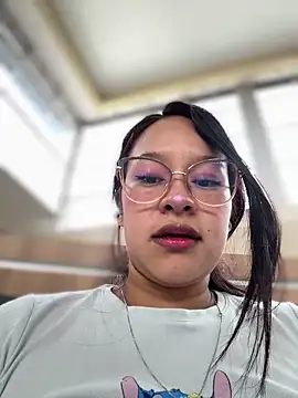 Snapshot of Liulee chatting on December 2025 04:33:02 PM Liulee online show from December 2025 04:33:02 PM