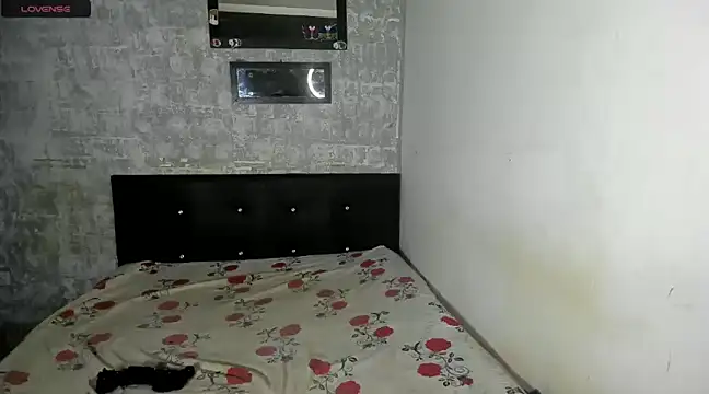 danna sofiah online show from December 2024 07:30:02 PM