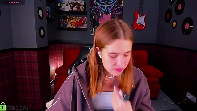 Jennifer Wadee online show from April 2026 11:17:02 PM