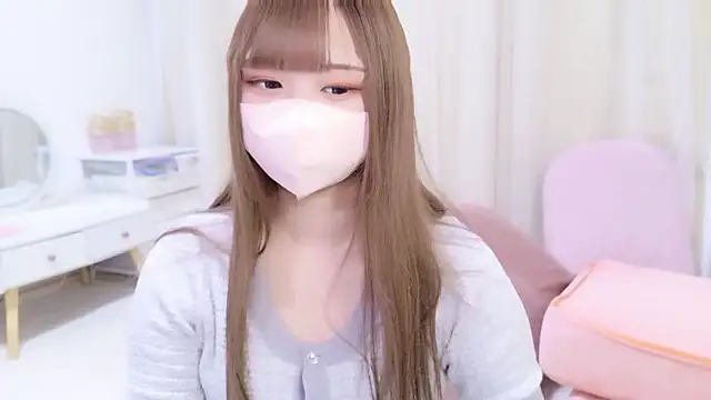 Snapshot of MAIKA_pyon chatting on September 2025 08:14:02 PM MAIKA pyon online show from September 2025 08:14:02 PM
