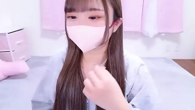 Snapshot of MAIKA_pyon chatting on November 2025 04:22:01 PM MAIKA pyon online show from November 2025 04:22:01 PM