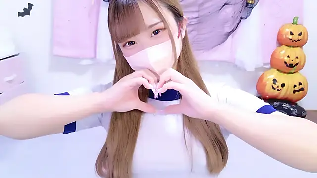 Snapshot of MAIKA_pyon chatting on October 2025 06:51:01 PM MAIKA pyon online show from October 2025 06:51:01 PM