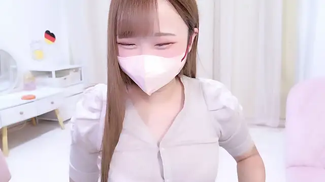 Snapshot of MAIKA_pyon chatting on September 2025 11:43:01 PM MAIKA pyon online show from September 2025 11:43:01 PM