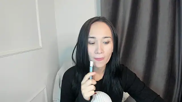 aenie online show from October 2025 01:12:02 PM