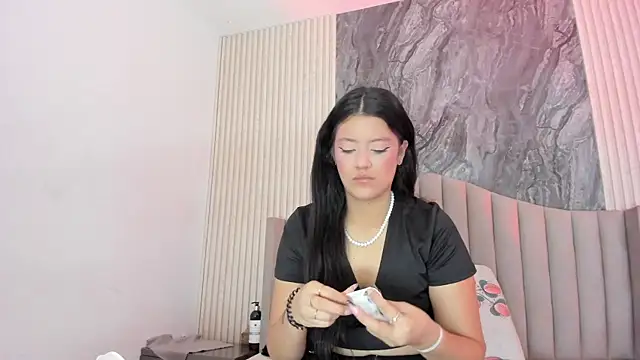 Zahra lloydd online show from January 2025 12:04:02 PM