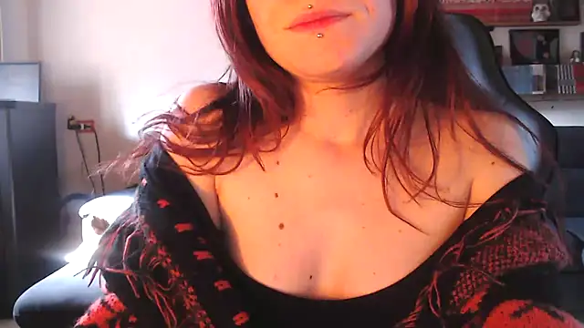Snapshot of complicata_mente chatting on February 2025 01:11:01 PM complicata mente online show from February 2025 01:11:01 PM