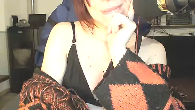 Snapshot of complicata_mente chatting on March 2025 05:55:02 PM complicata mente online show from March 2025 05:55:02 PM