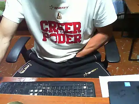 Snapshot of Roberto3102 chatting on December 2025 01:58:02 PM Roberto3102 online show from December 2025 01:58:02 PM