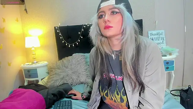 HollyWould   online show from February 2025 04:50:01 PM