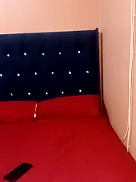Luciouslips00 online show from February 2026 01:00:02 PM