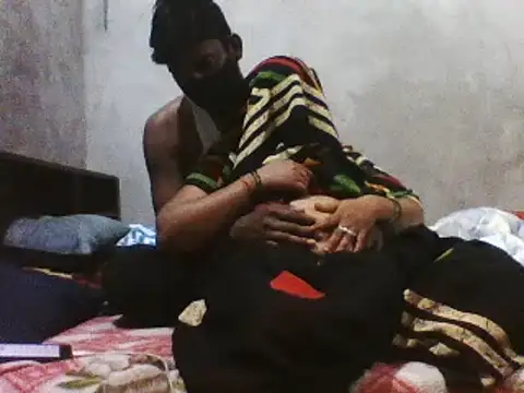 Snapshot of Desi_SexyCoupleF chatting on February 2025 03:54:01 PM Desi SexyCoupleF online show from February 2025 03:54:01 PM