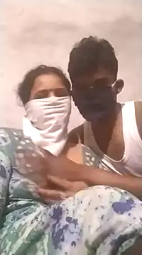 Snapshot of Desi_SexyCoupleF chatting on February 2025 03:42:01 AM Desi SexyCoupleF online show from February 2025 03:42:01 AM
