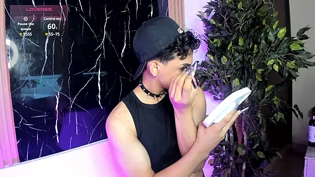 Snapshot of matt_wesley chatting on December 2024 11:44:01 AM matt wesley online show from December 2024 11:44:01 AM