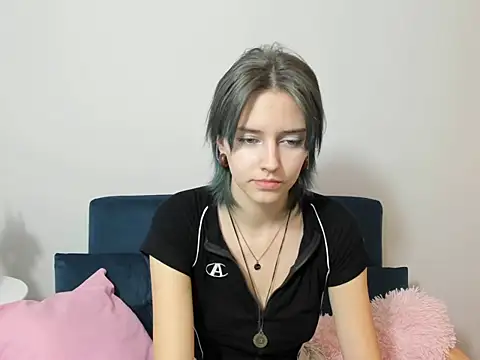 Snapshot of DevineNatalie chatting on December 2024 04:17:01 PM DevineNatalie online show from December 2024 04:17:01 PM