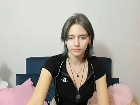 Snapshot of DevineNatalie chatting on December 2024 07:22:01 PM DevineNatalie online show from December 2024 07:22:01 PM