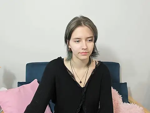Snapshot of DevineNatalie chatting on December 2024 04:28:01 PM DevineNatalie online show from December 2024 04:28:01 PM
