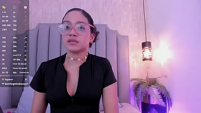 Snapshot of Alahia_Baiter chatting on March 2025 06:33:01 PM Alahia Baiter online show from March 2025 06:33:01 PM